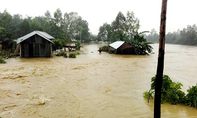 Flood-hits-many-areas-in-Sylhet1