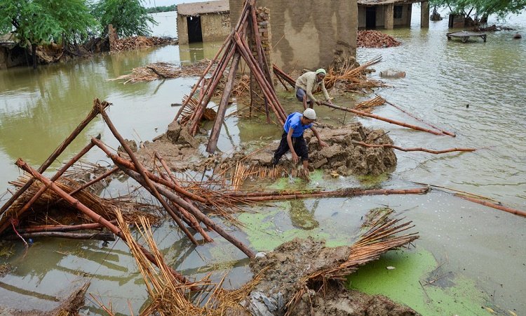 pakistan-declares-national-emergency-as-937-die-in-floods